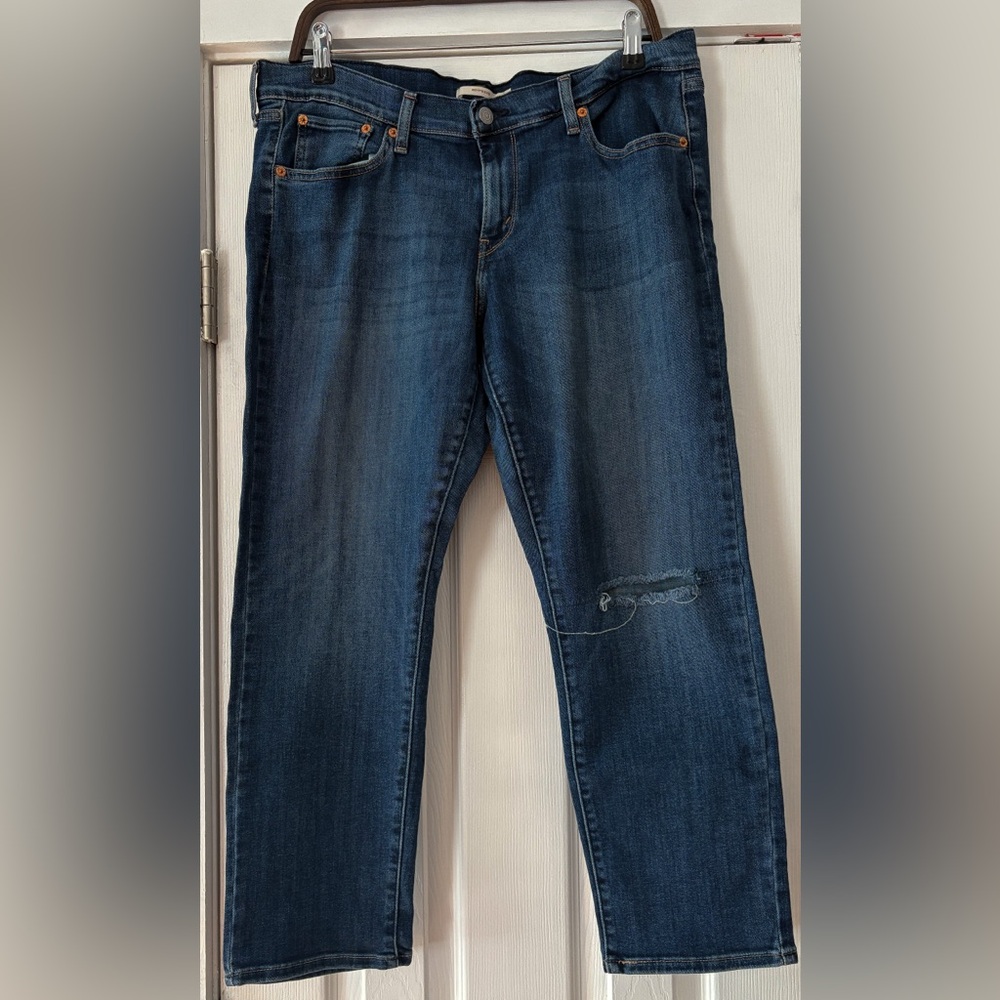 Levi's Dark Blue Distressed Ankle‎ Jeans Size 32 EUC